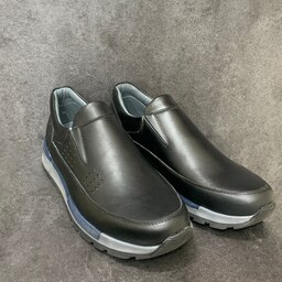 کفش مردانه اسپرت چرم طبیعی اصل رنگ مشکی مدل انگلیس سایز 40تا44 تولیدی کفش پاآرا