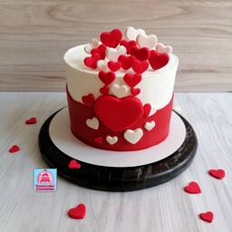 کیک خامه ای خانگی قلبی ولنتاینی قرمز 
