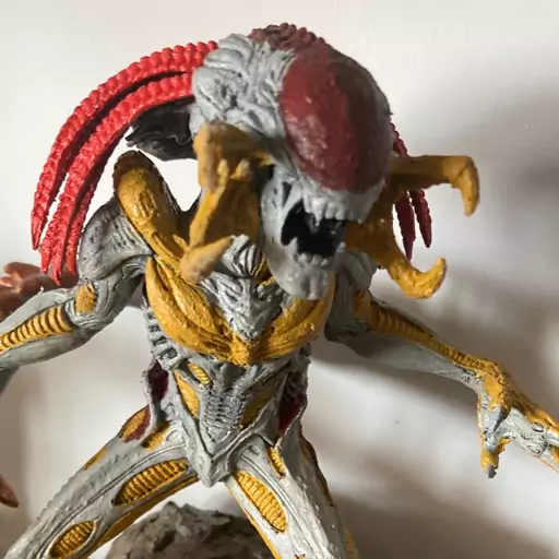 اکشن فیگور predator alien.predalien