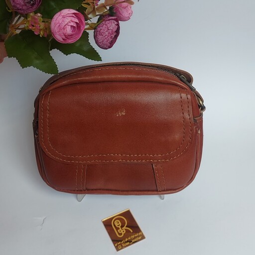 کیف دوشی زنانه  چرم طبیعی  کاملا دست دوز  رنگ عسلی