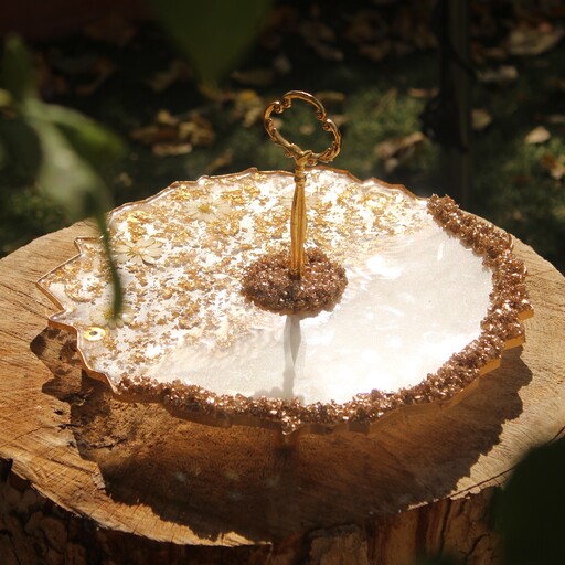 شیرینی خوری یک طبقه طرح گل بابونه رزینی همراه با ورق طلا