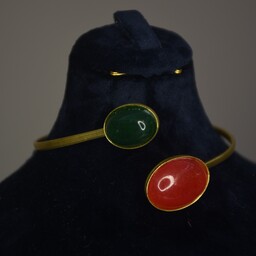 دستبند برنجی با سنگ یشم سبز و جید قرمز  با اندازه قابل تغییر 
