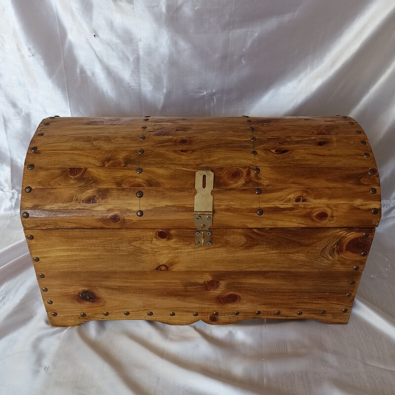 صندوقچه  چوبی  باچوب روس  33 در 90 ارتفاع 37 کاملا محکم  و استاندارد 