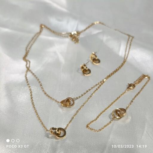 سرویس استیل مینیمال طلایی مشابه طلا شامل گردنبند دولاین،گل گوش،دستبند