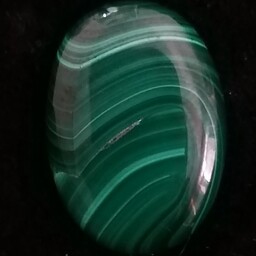 سنگ مالاکیت سبز رنگ  به شکل بیضی   m 45