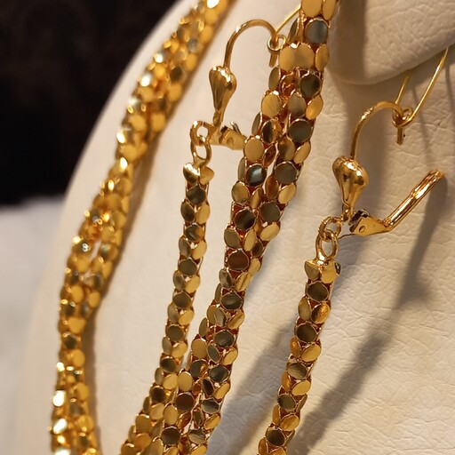 سرویس طرح طلا مجلسی شیک و جذاب طلایی شامل دستبند و گردنبند و گوشواره (پایینترین قیمت در کل ایران) سریع بخر چون تعداد کمه