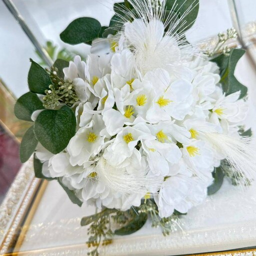 دسته گل شیک عروس همراه با پایه
