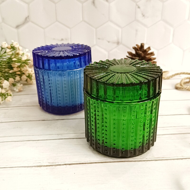 شمعدان قندانی رنگ آبی  و سبز طرح برجسته دردار با تزیینات شیشه سنگ نما (شمع کاسه ای عطری)