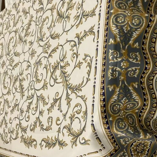 رومیزی پارچه ای 8 نفره زمینه کرم و رنگبندی طوسی طلایی  ابعاد 250در 140 سانت