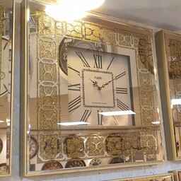 ساعت دیواری چوب و آینه  آکیا کد 6152به همراه گوشواره رنگ طلایی 