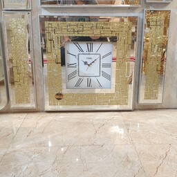 ساعت دیواری آینه ای آکیا مربع طرح پلنگی رنگ سفید و طلایی
