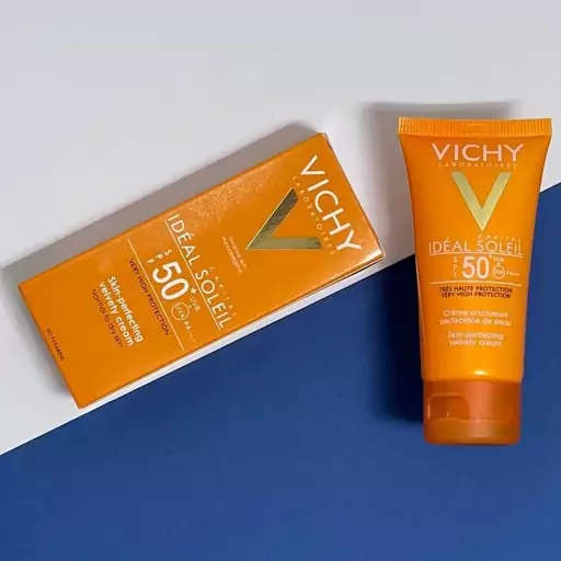 ضد آفتاب بی رنگ ویشی سری Ideal Soleil مدل Dry Touch حجم 50 میلی لیتر
vichy