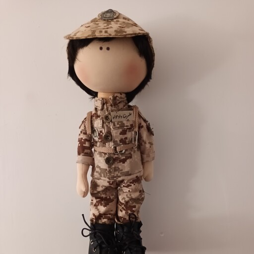 عروسک روسی پسر  سرباز مناسب کادویی  وهدیه به عزیزان محافظ کشور .جنس بدن پارچه مناسب عروسک سازی والیاف.