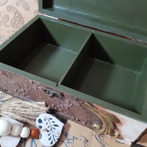جعبه ی دو لاین چوبی پتینه شده با رنگ سبز قهوه ای و شیری