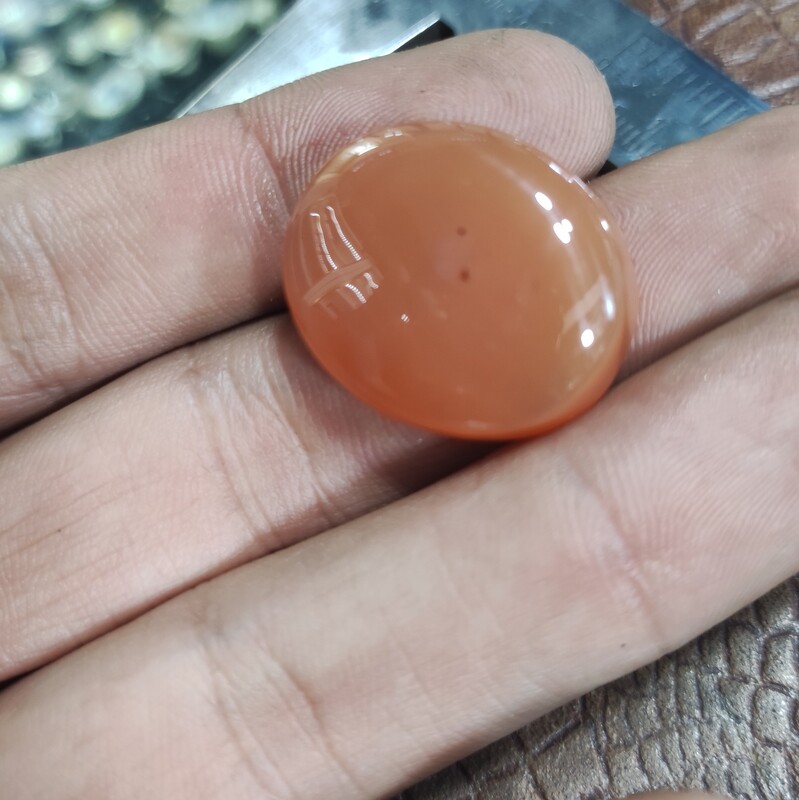 نگین عقیق یمنی پرتقالی اصل طبیعی و معدنی تراش خود یمن با فاکتور تضمین اصالت سنگ واردات پارسال نگین 4