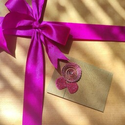 کارت مقوایی مناسب هدیه و قابل استفاده در گلفروشی ها در کنار سبد و باکس گل و یا کارت هدیه مناسبتی 