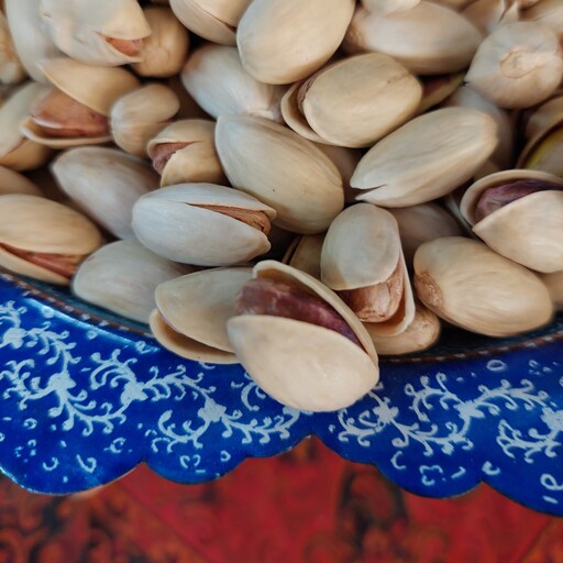 پسته احمدآقایی خام تازه 500 گرمی ( مستقیم از کشاورز )