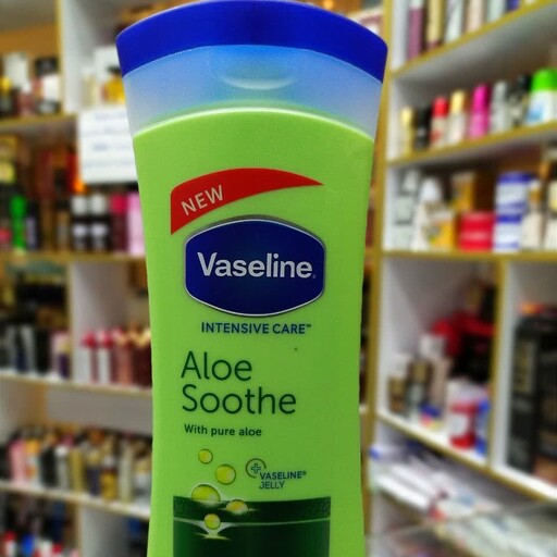 لوسیون بدن وازلین مدل Aloe Soothe مناسب برای انواع پوست 