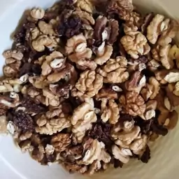 مغز گردوی خورشتی و خوش طعم امسالی بر حسب سفارش شکسته میشه و به روز