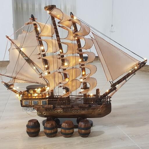 ماکت کشتی چوبی بادبانی مدل ( سلاطین) با لامپ ریسه ای