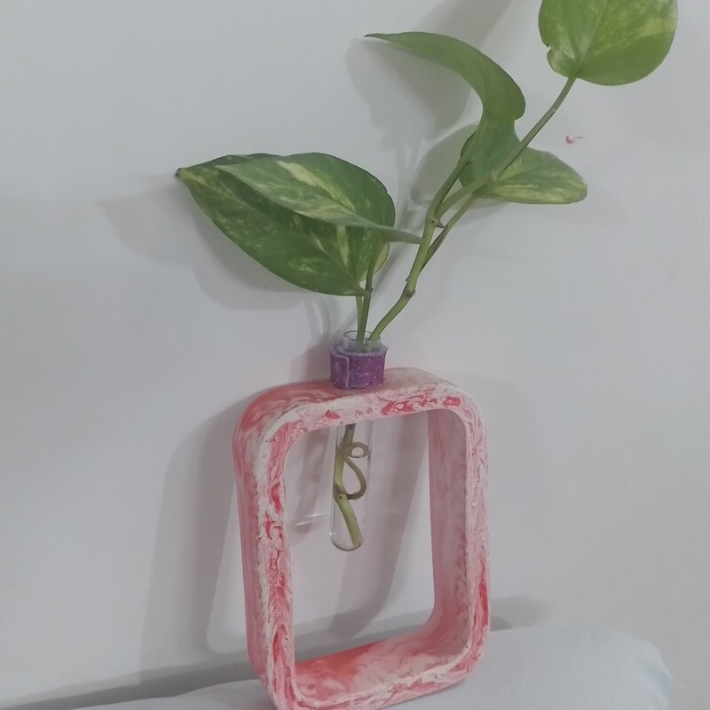 گلدان  سنگ مصنوعی همراه با تنگ شیشه  ای در رنگهای متنوع 