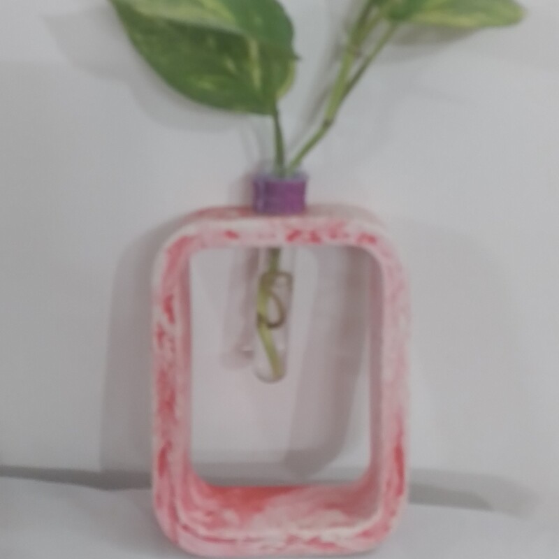 گلدان  سنگ مصنوعی همراه با تنگ شیشه  ای در رنگهای متنوع 