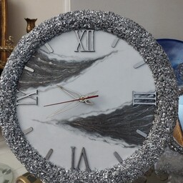 ساعت دیواری رزینی طرح روسی بسیار لوکس کار شده با کریستال نقره ای بیس 40 سانت