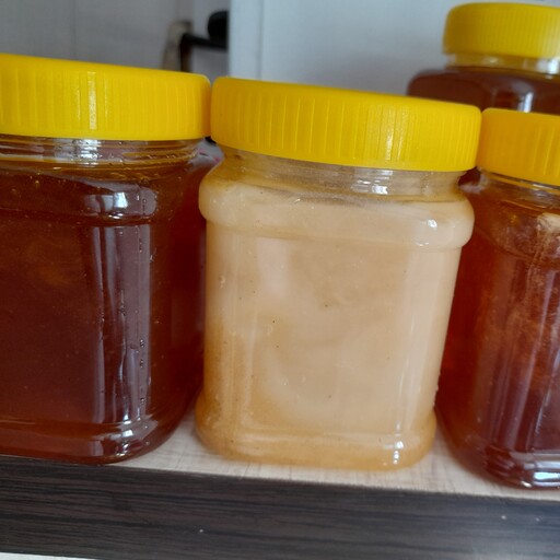 عسل بدون موم  ارگانیک کوهستان ،   محصولی از طبیعت بکر آق داغ خلخال  ((شهد)) با ساکارز زیر سه((در ظرف مخصوص یک کیلویی ))