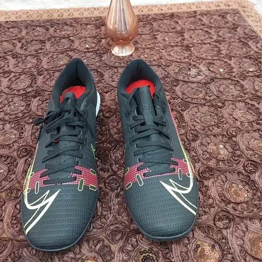 کفش فوتبال چمن مصنوعی  نایک  مرکوریال رنگ سفید  ساخت اندونزی  nike mercorial رنگ مشکی ترکیبی