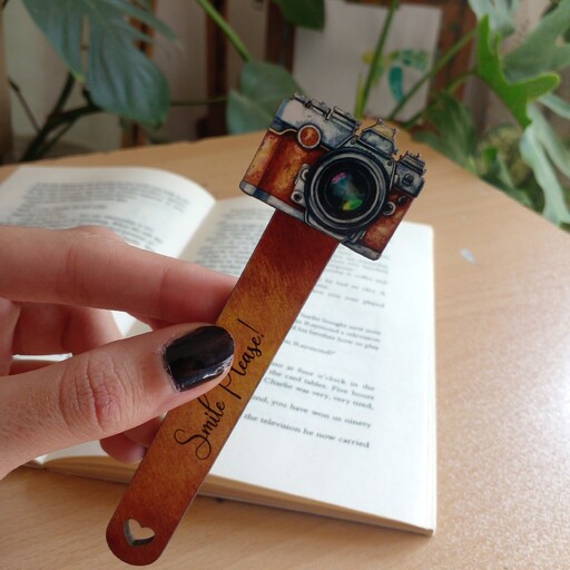 نشانگر کتاب ( بوکمارک)  چوبی فانتزی طرح دوربین عکاسی قهوه ای 