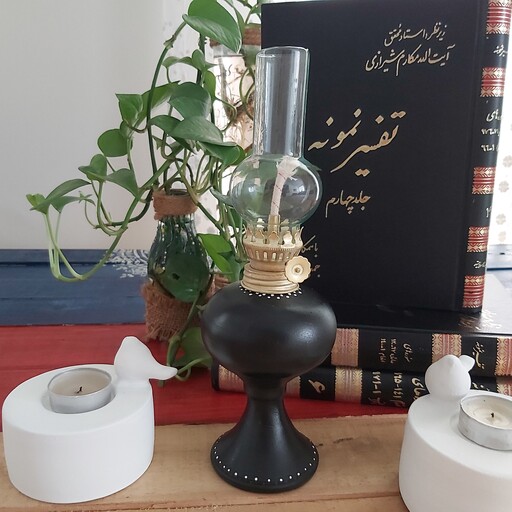 چراغ گلسوز دکوری ارتفاع تقریبی 28سانتیمتر طراحی شده با دست و رنگ اکریلیک و قابل شستشو با اسکاج نرم و آب سرد