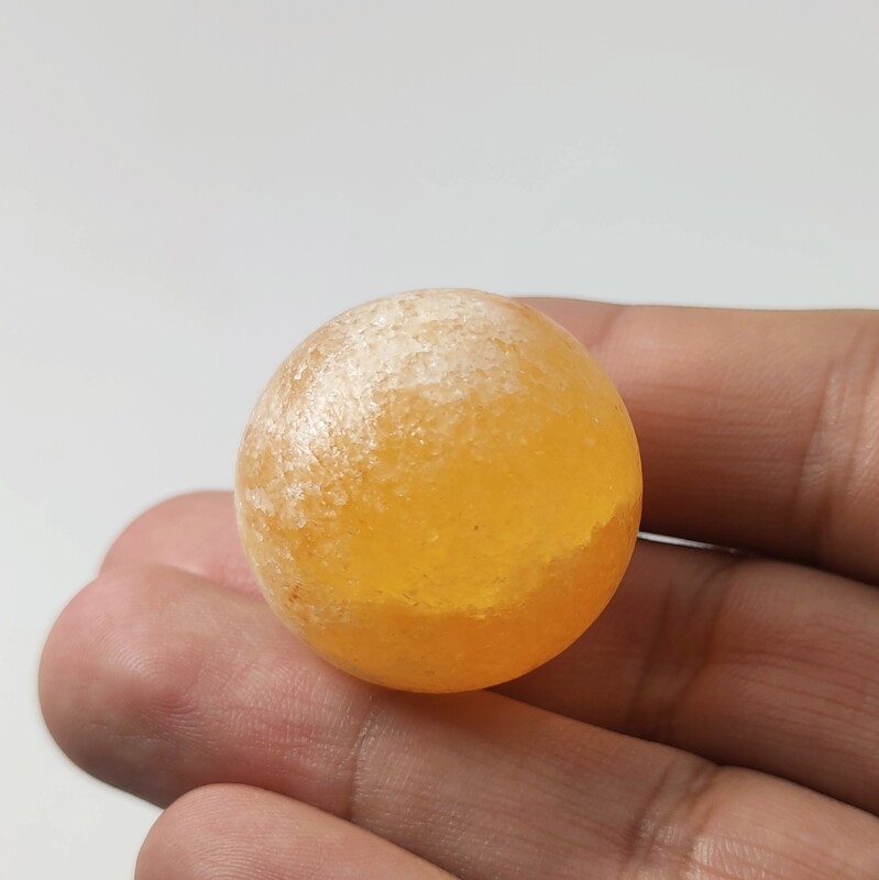 گوی سنگ هالیت (نمک) نارنجی معدنی و طبیعی    