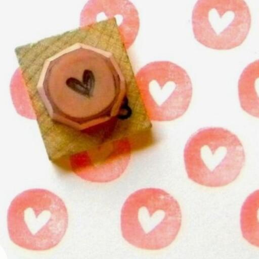 مهر دستساز طرح قلب کوچک  توخالی مناسب زیبا کردن بسته بندی کاغذ کادو پارچه و ساخت گیفت تگ