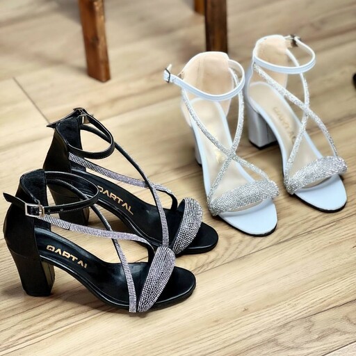 کفش مجلسی زنانه در دو رنگ سفید و مشکی
