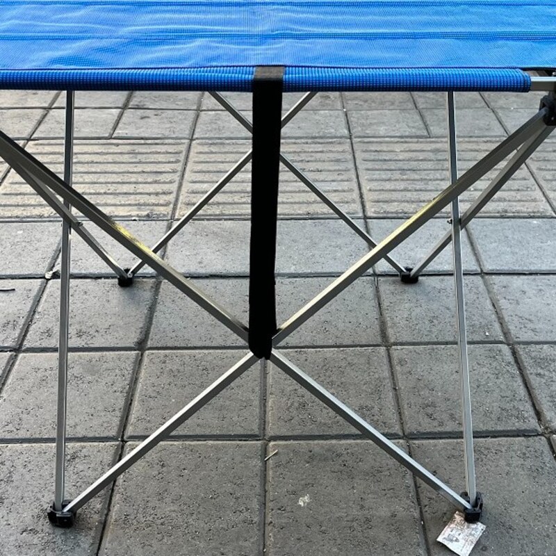 میز مسافرتی تاشو با اسکلت بندی ضربدری و رویه برزنتی تقویت شده با فلز کد1