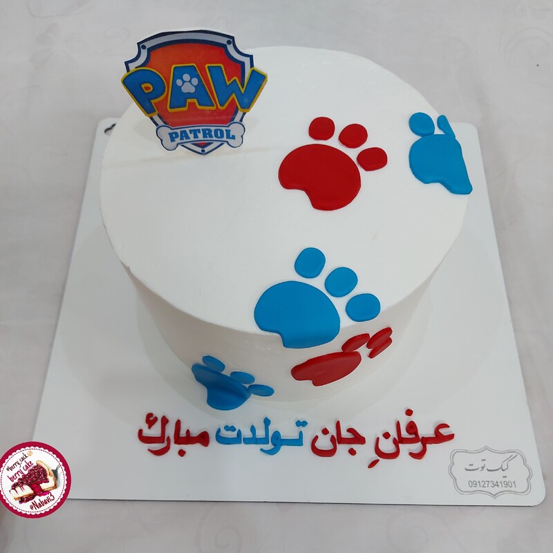 کیک تولد سگ های نگهبان با اسفنج وانیلی و فیلینگ موز و گردو و شکلات چیپسی هزینه ارسال با مشتری