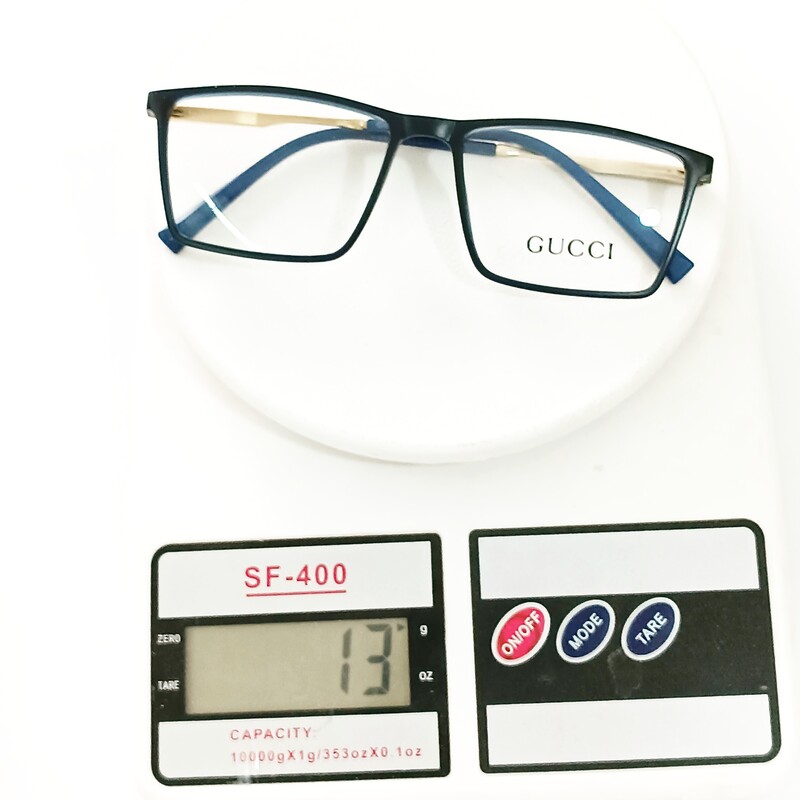عینک طبی اسپرت قابلیت تعویض عدسی های جدید نمره دار را دارد بسیار سبک 13گرم همراه با جلد و دستمال عینک 