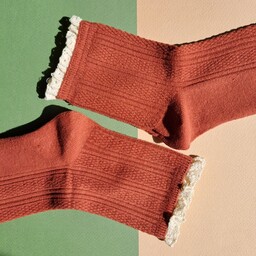 جوراب نیم ساق زنانه جنس پنبه نانو واقعی  ترکیب شده با الیاف بامبو با لبه ی توری دوزی 