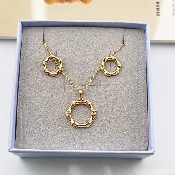 نیم ست گردنبند و گوشواره حلقهای طلایی طرح بامبو ژوپینگ
