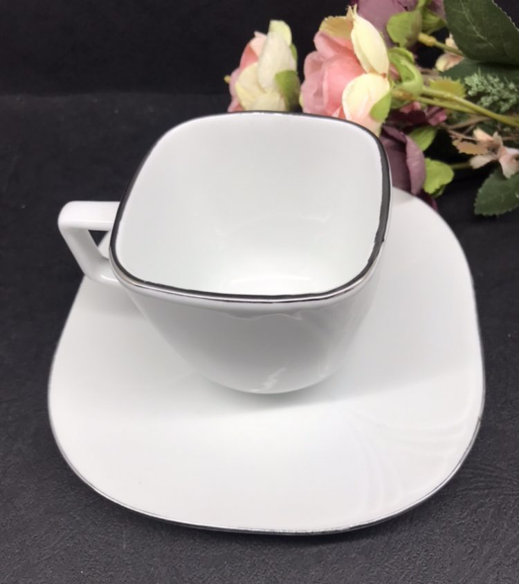 فنجان و نعلبکی چینی پلاتینی مقصود