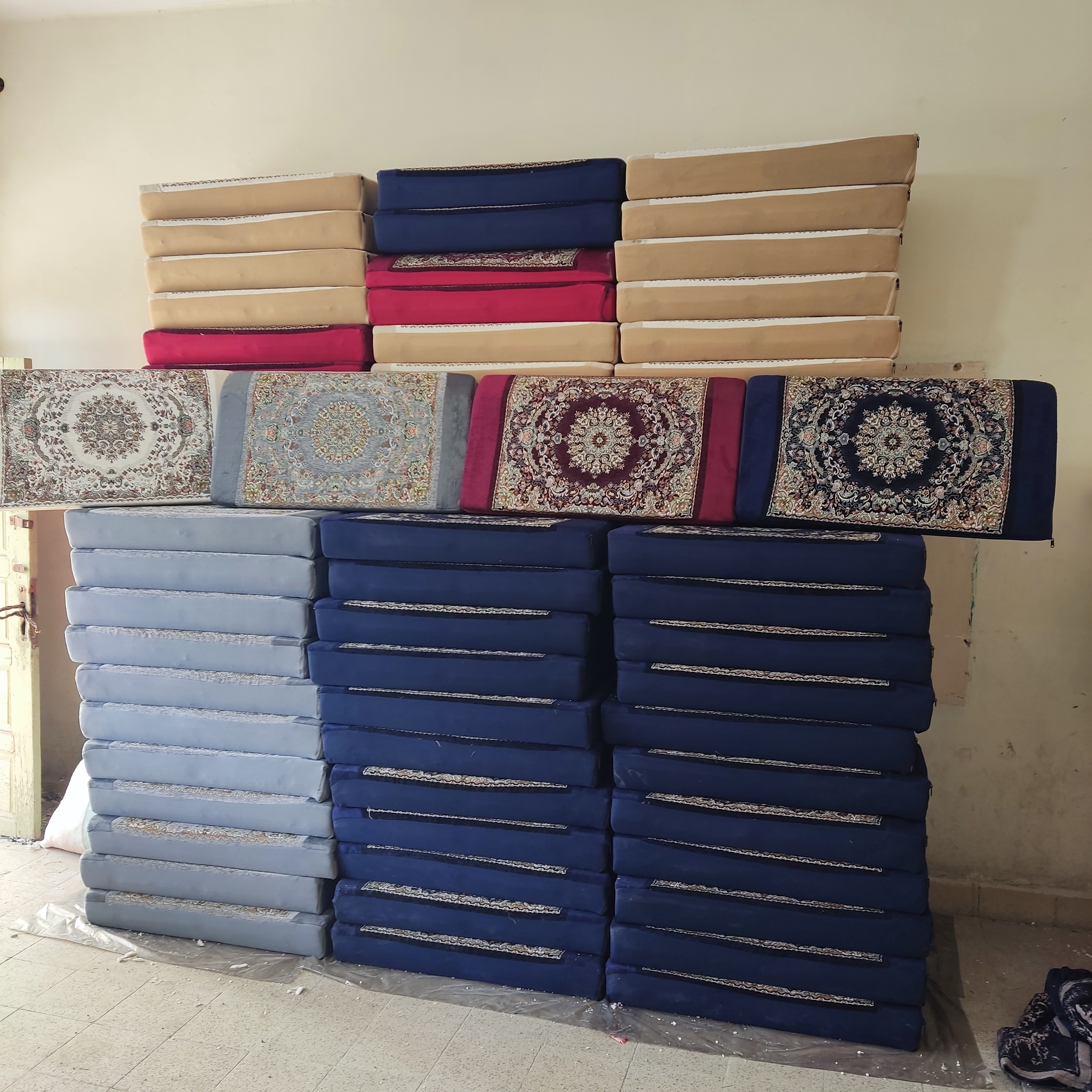 پشتی طرح فرش