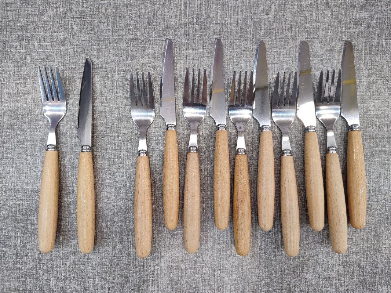 کارد چنگال دسته چوبی (پست پیشتاز پس کرایه)