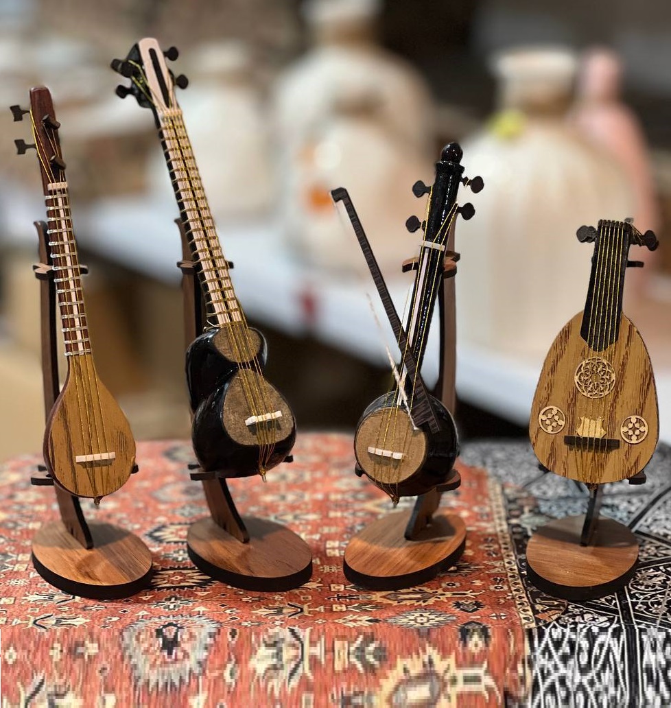 ساز سنتی مینیاتوری (4 عددی) (پست پیشتاز پس کرایه)