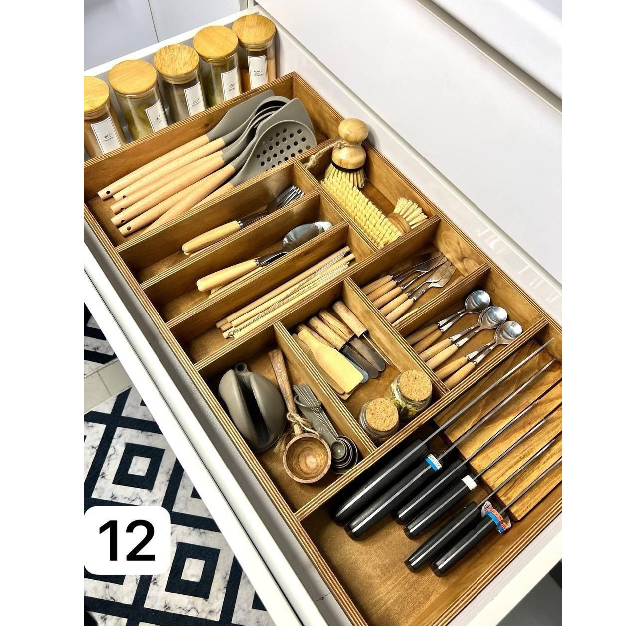 جا قاشقی داخل کابینت بزرگ (پست پیشتاز پس کرایه)