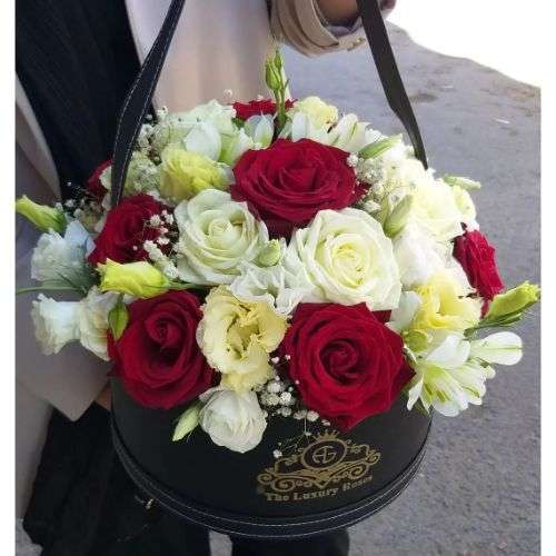 باکس گل رز سفید و قرمز a309