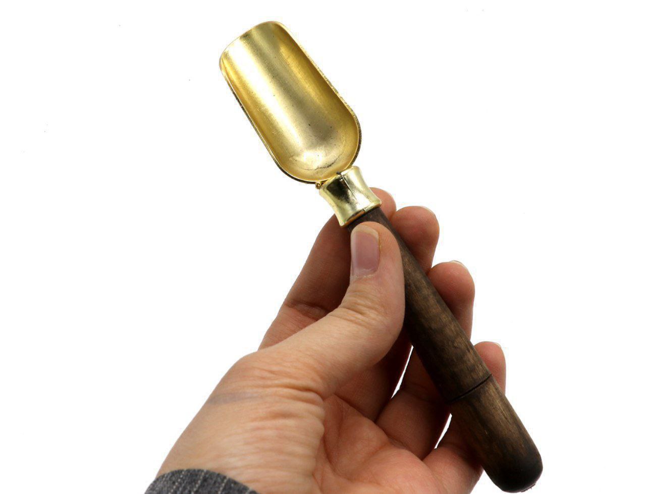 حراجی خونه - قاشق ادویه طلایی دسته چوبی (پست پیشتاز پس کرایه)