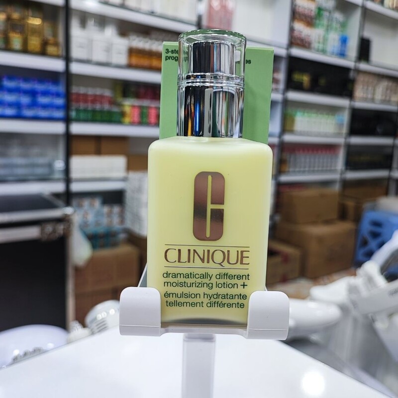 لوسیون مرطوب کننده دراماتیکالی دیفرنت کلینیک مدل لوسیون پلاس حجم 125ml