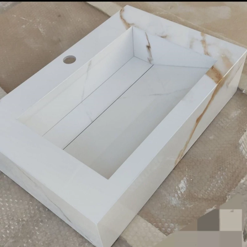 روشویی سرامیکی پرسلان سفید طلایی مدل دیواری سایز 60 هزینه ارسال با مشتری هست.پسکرایه