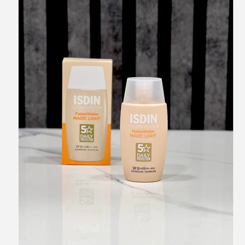 ضد آفتاب فیوژن واتر مجیک ایزدین رنگ لایت