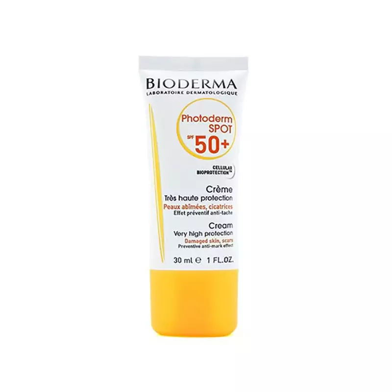 ضد آفتاب بیودرما بی رنگ spf 50 مدل فتودرم اسپات ( آرایشی هوتران)